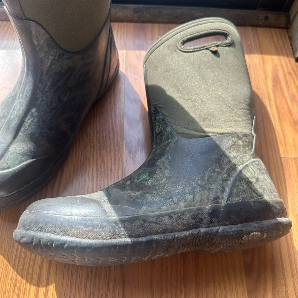 Bogs Kids' Black and Olive Rain Boots